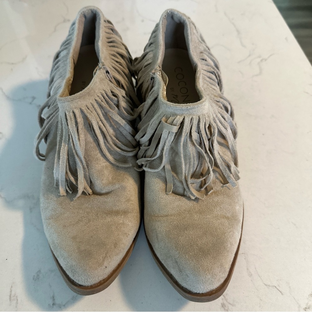 Coconuts by Matisse Fringe Suede
Ankle Booties- Beige Size 8.5